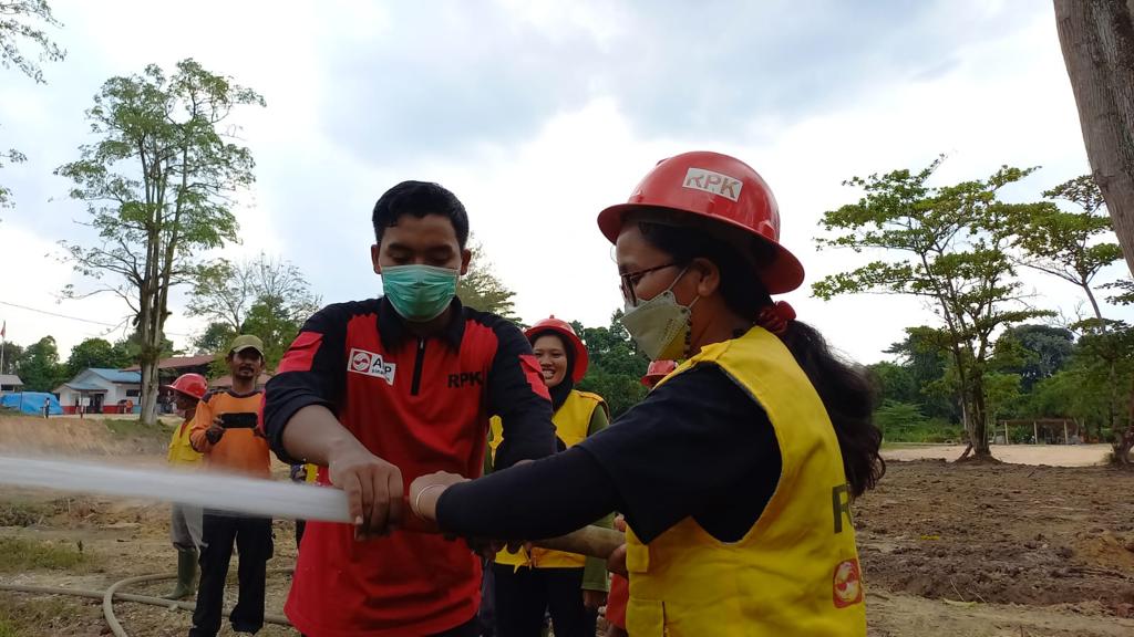 PT Arara Abadi saat melaksanakan pelatihan pencegahan karhutla.